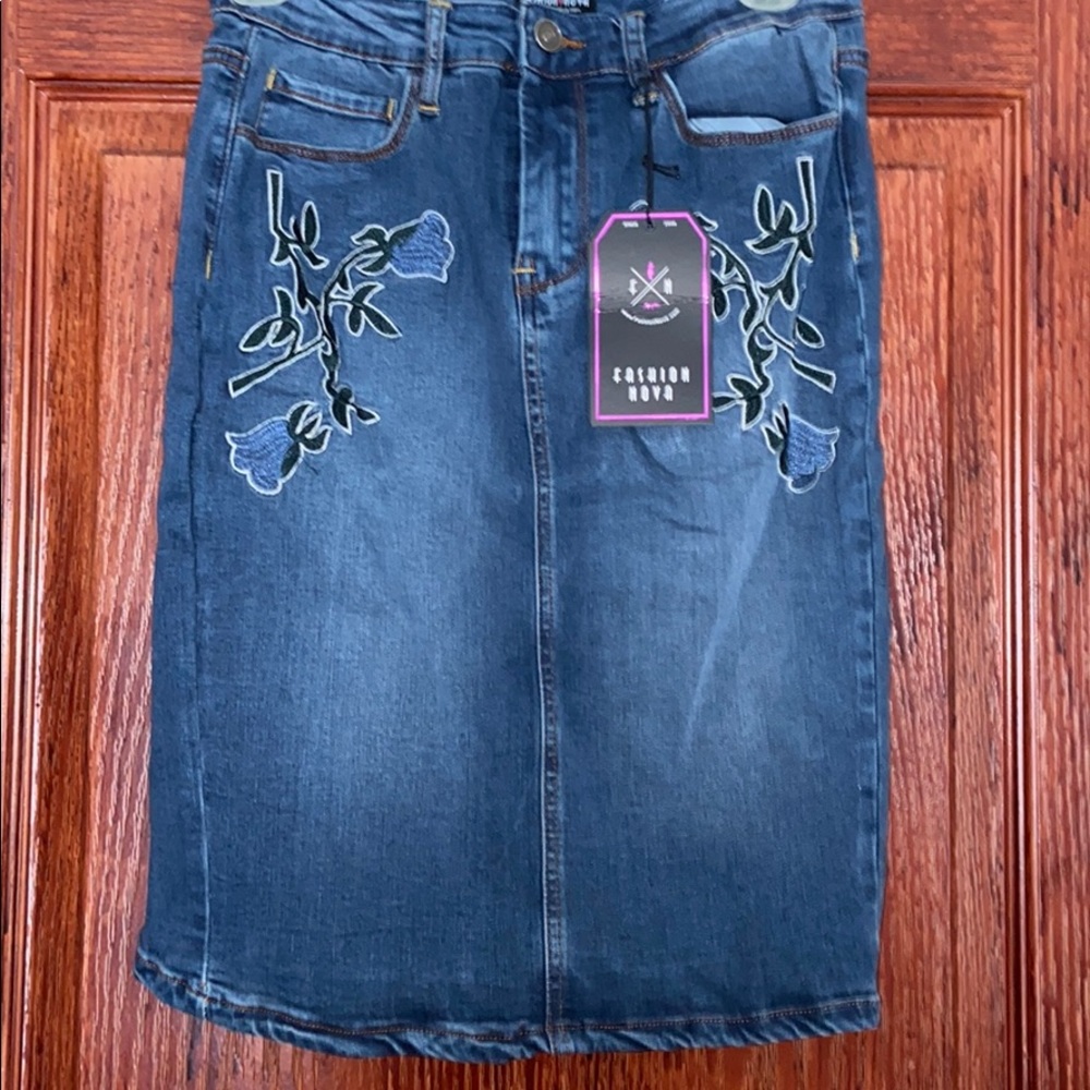 New with tags!!! Fashion nova Denim Skirt